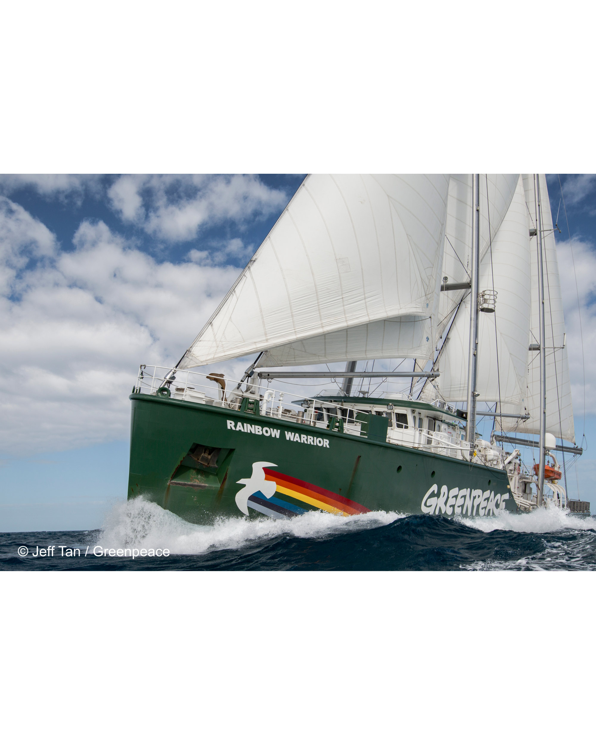 Rainbow Warrior III at sail on the Great Barrier Reef. Image courtesy of Greenpeace.